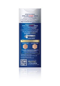 NIVEA Men Power Serum-Flasche; blaue und silberne Verpackung; Text mit Angaben zu den Wirkstoffen Thiamidol und Hyaluron; reflektierende Oberfläche.