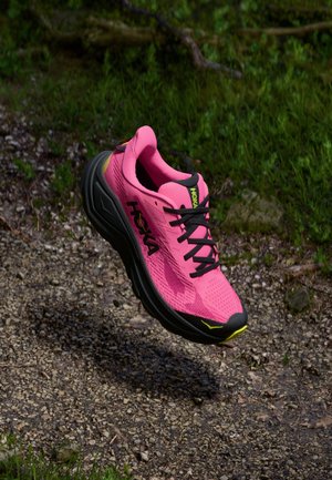 CHALLENGER 8 - Chaussures de running - neon rose/black