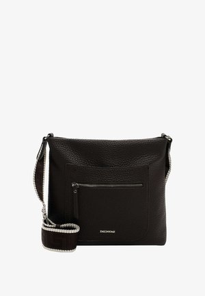 Sort læder skuldertaske med en struktureret overflade, frontlomme med lynlås og vævet rem med kontrasterende kant. Frontlogo detalje til stede.