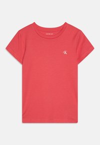 Koralīnu krāsas kokvilnas T-krekls ar īsām piedurknēm un apaļu kakla izgriezumu. Uz krūtīm ir mazs balts "CK" logo. Gluda tekstūra.