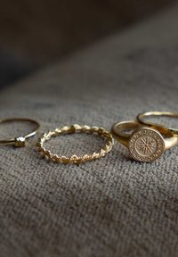 Violet Hamden Prsten - gold-coloured