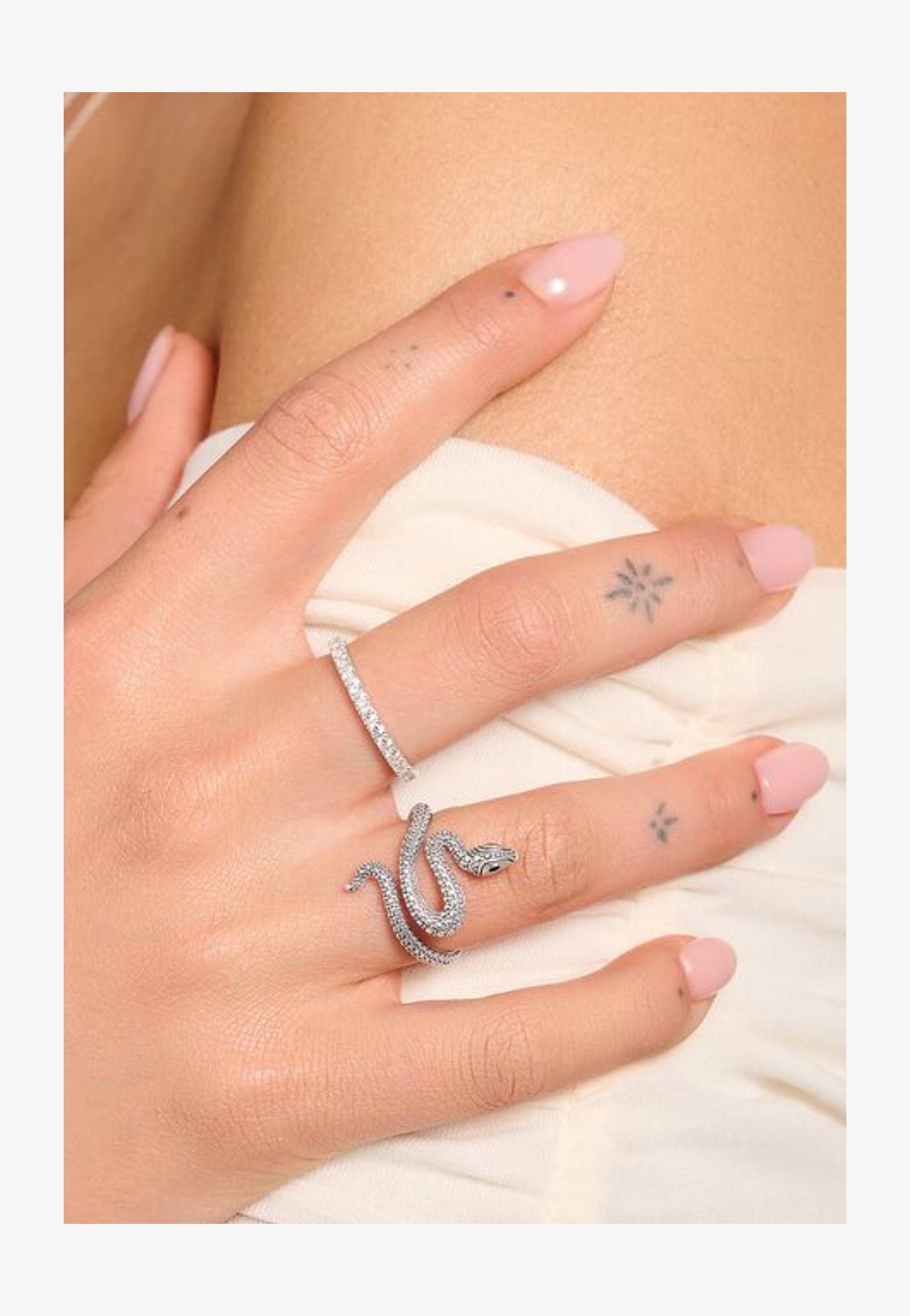 Anello Da Donna A V THOMAS SABO – Argento 925, Design Essenziale E Alla Moda