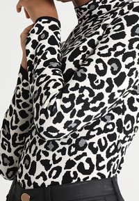 River Island Stickad tröja - beige
