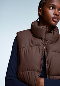 Bershka Strukirani kaput - brown