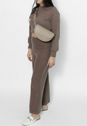 Roberta Rossi Schoudertas - cognac