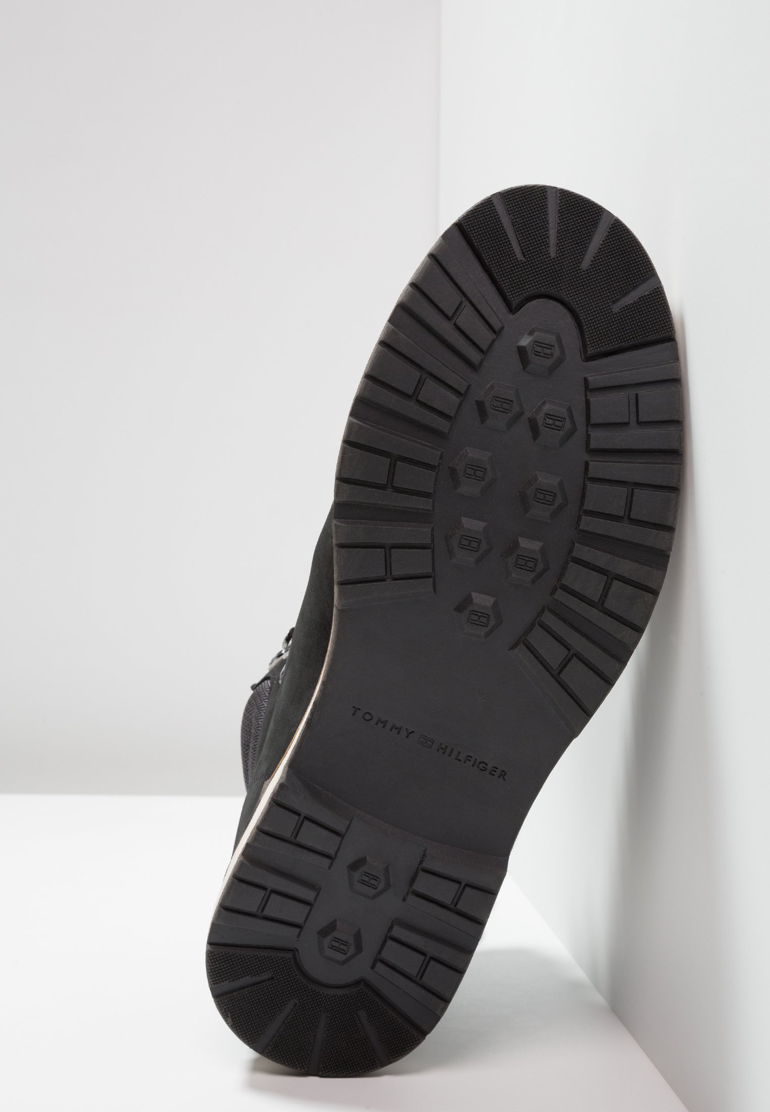 tommy hilfiger outdoor hiking detail boot
