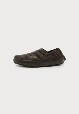 The North Face, THERMOBALL TRACTION MULE - Μιουλ - dark chestnut/black