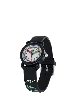 Schwarze Armbanduhr mit beschrifteten roten Stunden- und grünen Minutenzeigern, farbigem Zahlenring und mathematischen Gleichungen auf dem Armband.