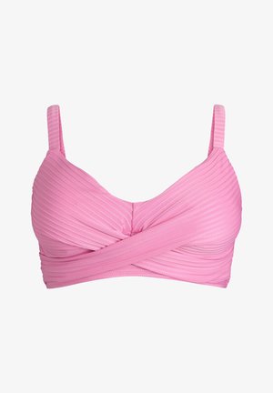 Roosa soonikkoes bikiini ülaosa keeruka eeskujunduse ja reguleeritavate õlarihmadega, valgel ühevärvilisel taustal.