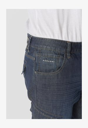 Koroshi, KOROSHI MEN'S PIRATE CARGO SHORTS - Shorts vaqueros - azul osc dark blue