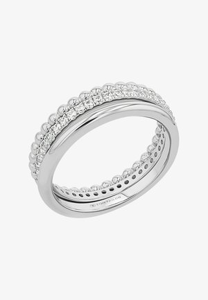 Silberner Bandring mit zwei Reihen kleiner, runder, klarer Steine entlang der Ränder, poliertem, glattem Mittelband und der Gravur "Tom Tailor" im Inneren.