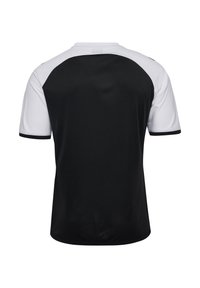 Zwart-wit sportshirt met een zwarte achterkant, korte mouwen en ronde halslijn. Gemaakt van lichtgewicht stof met contrasterende schouderpanelen.