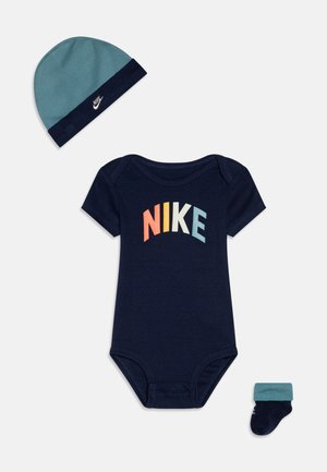 Nike Sportswear BOYS POWDER PLAY BOX SET - Berretto - midnight navy