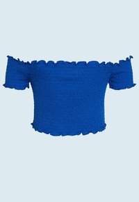 Sininen hartioiden paljastava toppi, jossa on smokkattu pinta, röyhelöreunukset ja lyhyet pullistuvat hihat. Mallissa on vartaloa myötäilevä crop-tyyli.