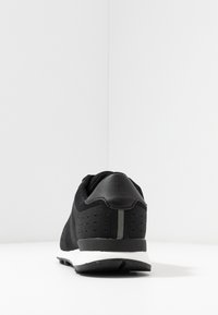 Pier One Sneakers - black