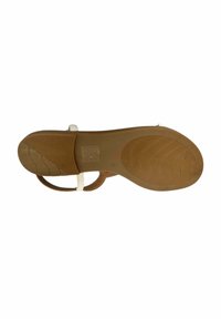 Sandalia plana con una suela de goma marrón texturizada. Presenta una cinta amplia blanca y un diseño minimalista. Sin adornos visibles.