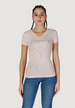 Ljusrosa figurnära t-shirt med V-ringning och korta ärmar. Har en triangulär logotyp utsmyckad med rhinestones i mitten.
