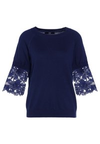 Top de punto azul marino con amplias mangas de encaje floral 3/4 y un escote redondo, diseñado para uso casual o semi-formal.