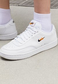 Nike Sportswear Sneakers basse - white