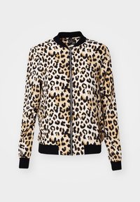 Leopardprint bomberjakke med sort ribbet krave og manchetter. Har en frontlynlås og blødt materiale i beige, brun og sort.