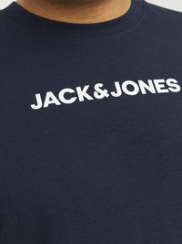 Jack & Jones JJEREID BLOCKING TEE - Apdrukāts T-krekls - navy blazer