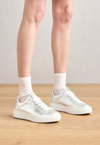 Sneakers basse - silber