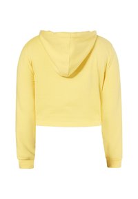 Sudadera amarilla recortada con una tela texturizada, manga larga y dobladillo ajustado. Presenta una capucha estándar sin adornos.
