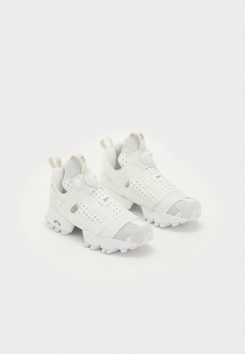 Reebok LTD 11 BY BORIS BIDJAN SABERI INSTAPUMP FURY MID UNISEX - Sportcipő - white