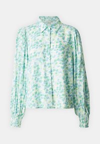 Blusa a maniche lunghe con colletto a punta, polsini arricciati e un motivo astratto a macchie blu-verdi su sfondo bianco.