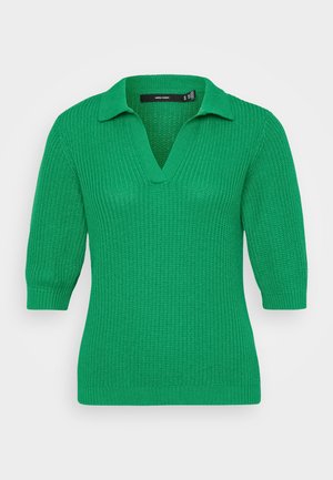 Zöld, kötött pulóver V-nyakkal és rövid ujjakkal. A textúrált anyag bordás mintázattal készült; klasszikus gallérral rendelkezik.