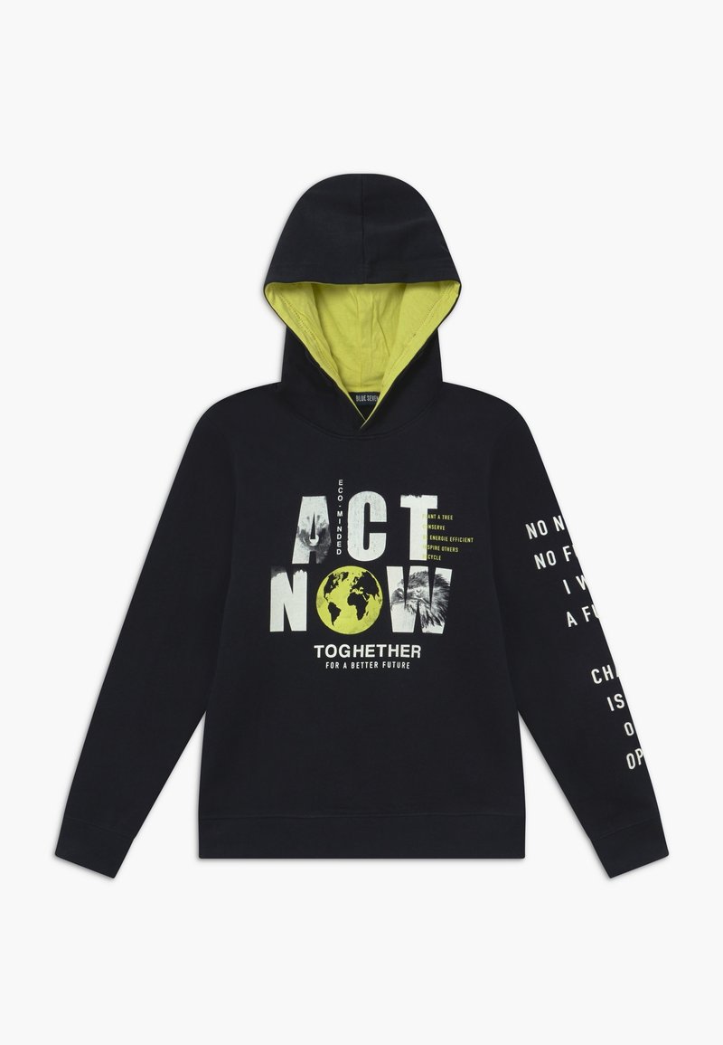 Sweat à capuche noir avec doublure intérieure jaune, texte "AGISSEZ MAINTENANT" accompagné d'un graphisme de la Terre et de messages écologiques sur le devant, avec un texte blanc supplémentaire sur la manche droite.