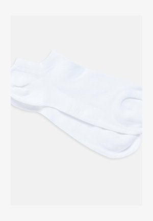 Bílé bavlněné sportovní ponožky, krátké do kotníků, hladká textura, s vyztuženými špičkami a patami, s jemným logem blízko lemu.