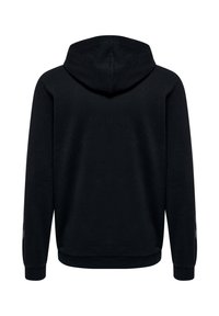 Zwarte hoodie met lange mouwen, gezien van achteren met geribde boorden en zoom, met een eenvoudig ontwerp en aangehechte capuchon.