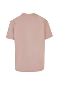 Camiseta de manga corta en algodón de color rosa claro. Presenta un escote redondo y un diseño simple en la parte trasera, con textura suave y sin detalles adicionales.
