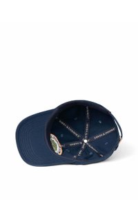 Gorra de béisbol en azul marino con un visor estructurado, que presenta un parche redondo y el texto "DANISH ENDURANCE" impreso en el interior. Tela suave y forro interior visible.
