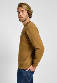 Lee PLAIN CREW SWS jasny brąz