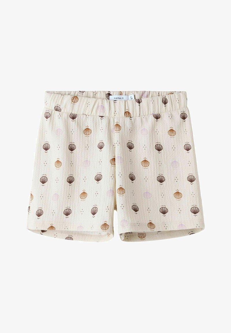 Shorts beige clair en tissu texturé, ornés d'un motif de coquillages marron et violet doux imprimés sur l'ensemble. Taille élastique.