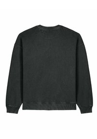 Sweatshirt gris foncé avec col rond, poignets et ourlet côtelés, confectionné dans un tissu doux et texturé avec une coupe décontractée.