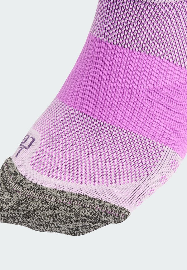 RUNXBOOST  - Sports socks - powder plum aurora plum purple burst3