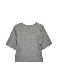 Pilkas trumpas rankovėmis džemperis su apvalia iškirpte, lygiu paviršiumi ir paprastu, be puošmenų dizainu. Rodyklė iš nugaros.