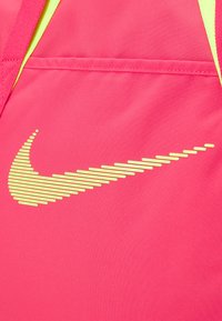 Nike Performance GYM TOTE - Sporttas - aster pink/volt