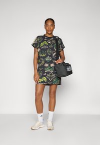 adidas Sportswear FARM DRESS - Obleka iz džersija - black/amazon green/preloved lime
