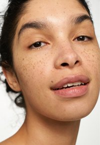 Danessa Myricks Beauty YUMMY SKIN BLURRING BALM POWDER - Cipria - 3