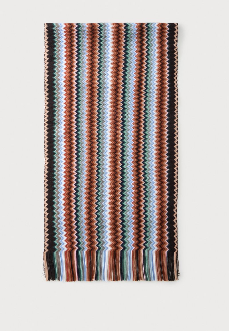 Écharpe tissée avec des rayures zigzag verticales en marron, bleu, vert, noir et beige, avec des franges multicolores en bas.