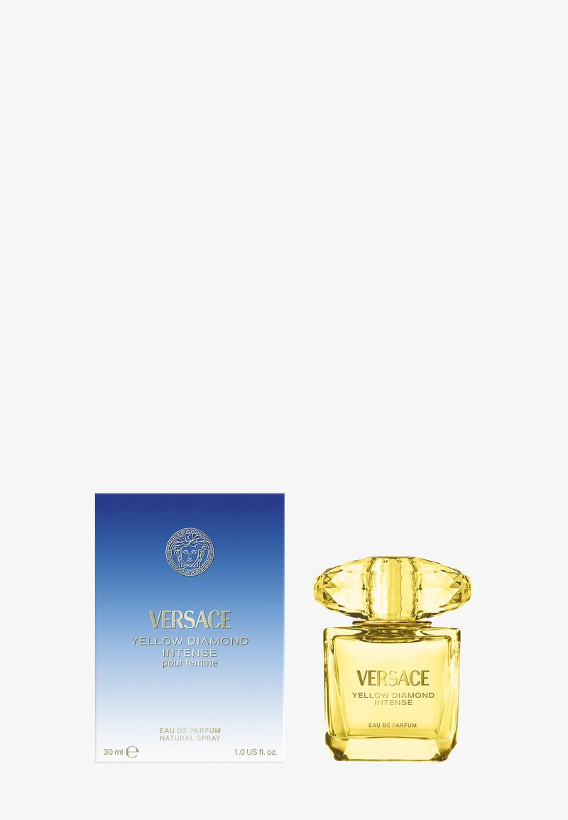 Versace Yellow Diamond Intense, flacon de 30 ml ; verre facetté jaune, surmonté d'un bouchon en forme de fleur ; boîte dégradée bleue avec texte doré.