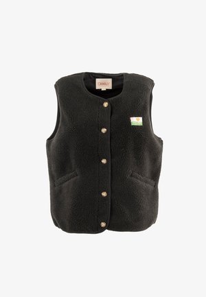 Chaleco de forro polar negro con cuello redondo, dos bolsillos frontales y cierre de botón. Presenta un pequeño parche de logo en el pecho.