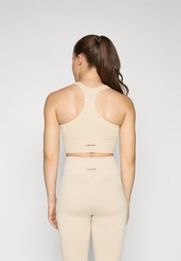 Casall SEAMLESS PADDED SPORTS - Top - ecru