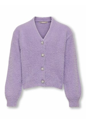 Lawendowy kardigan z miękkiej, puszystej tkaniny, z długimi rękawami, dekoltem w serek oraz pięcioma perłowymi guzikami z przodu.