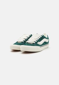 KNU SKOOL UNISEX - Skatesko - green