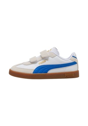 Sneaker bianco con dettagli blu, particolari beige e suola in gomma marrone. Presenta una striscia in velcro e un logo dorato sul lato e sulla linguetta.